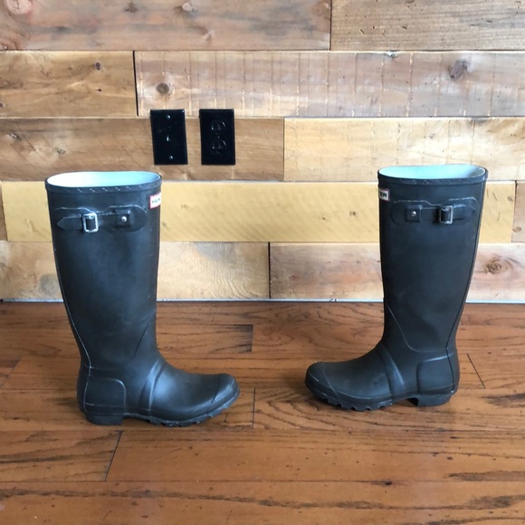taupe rain boots